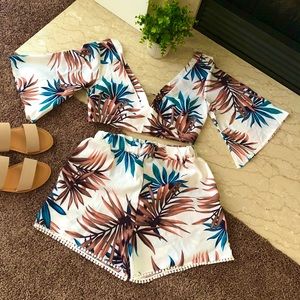 NWOT Tropical Tie Back Top & Pompom Trim Shorts